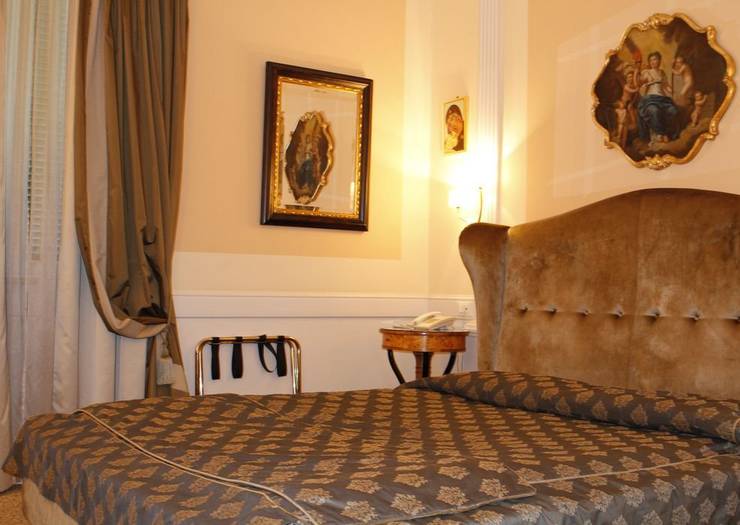 Single room Boutique Hotel Trevi Rome