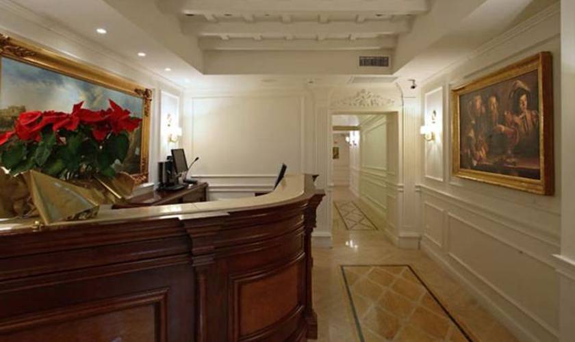 24 hours reception Boutique Hotel Trevi Rome