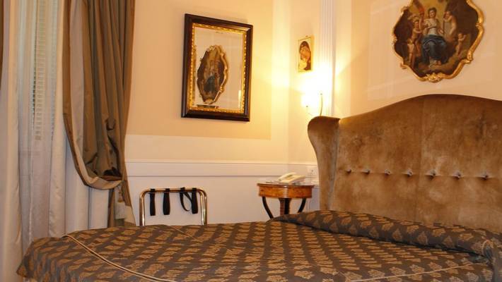 Single room Boutique Hotel Trevi Rome