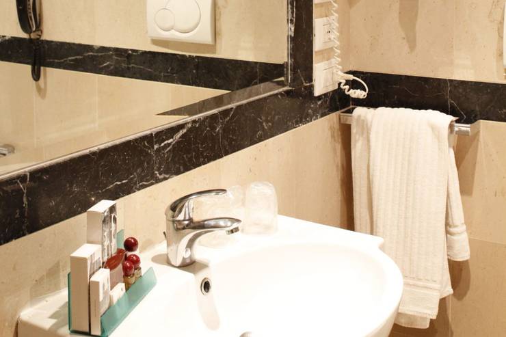 Camera doppia standard per uso singola Boutique Hotel Trevi Roma Camera doppia standard per uso singola Boutique Hotel Trevi Roma