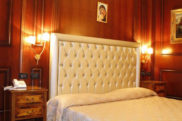 Standard triple room boutique hotel trevi rome Standard triple room boutique hotel trevi rome