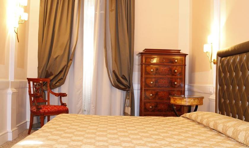 Standard quadruple room Boutique Hotel Trevi Rome