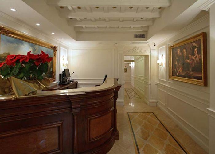 Reception 24h Boutique Hotel Trevi Roma Reception 24h Boutique Hotel Trevi Roma